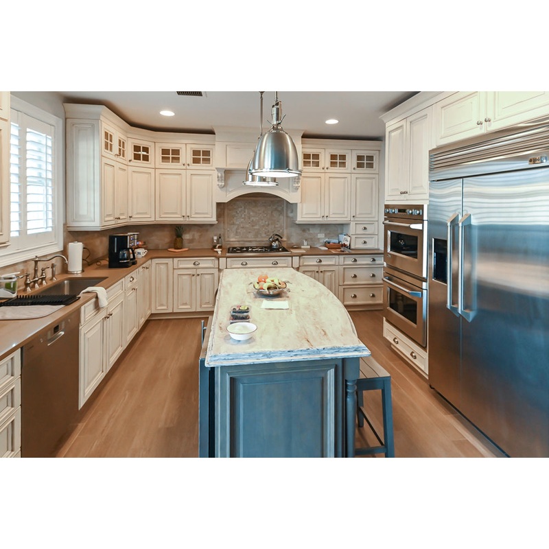 Ultimate Ultracraft: Traditional Cream Kitchen with Island & Appliances