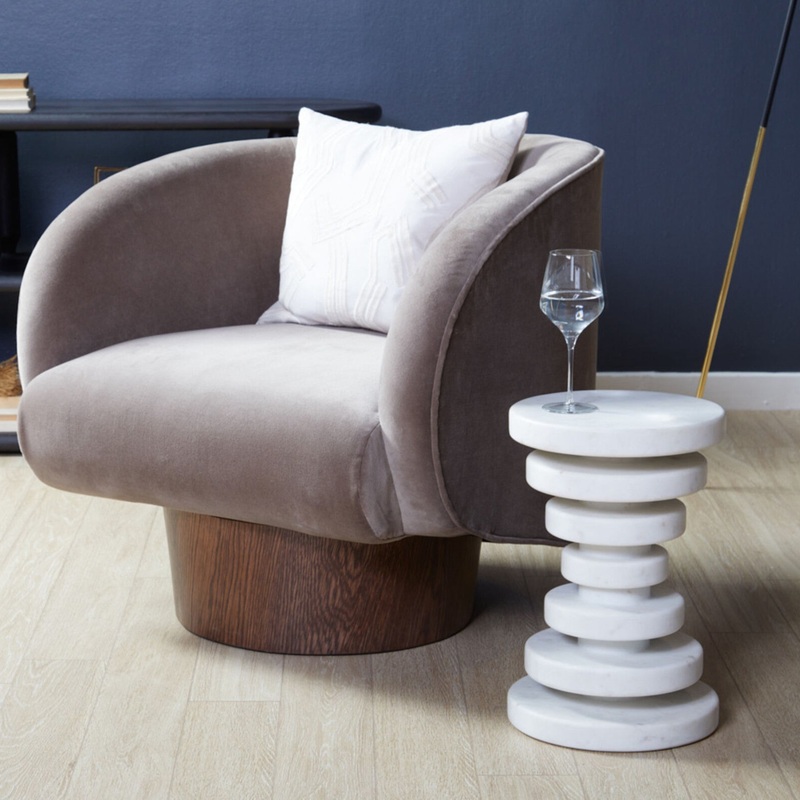 Circular Artisan Solid Wood Table – Whitewashed Elegance
