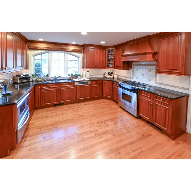 Peter Salerno English Toffee Traditional Pre-Owned Kitchen
