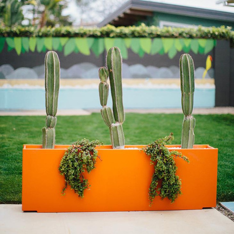 Mondo Skinny Planter