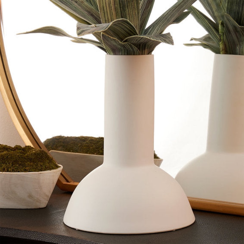 Tara Vase