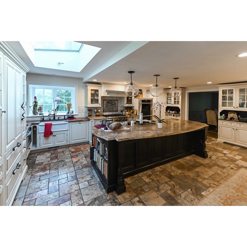 Heirloom Heritage: Traditional Off-White Kitchen with Island & Appliances